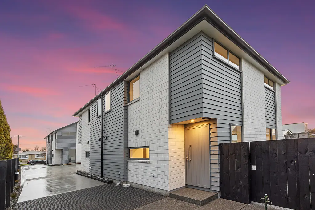 Bishopdale 2chambre Stylish Townhouse in Sought-After School Zones