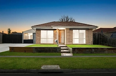 Cranbourne North 3બેડરૂમ Affordable Family Home with Renovated Kitchen in Prime Cranbourne North