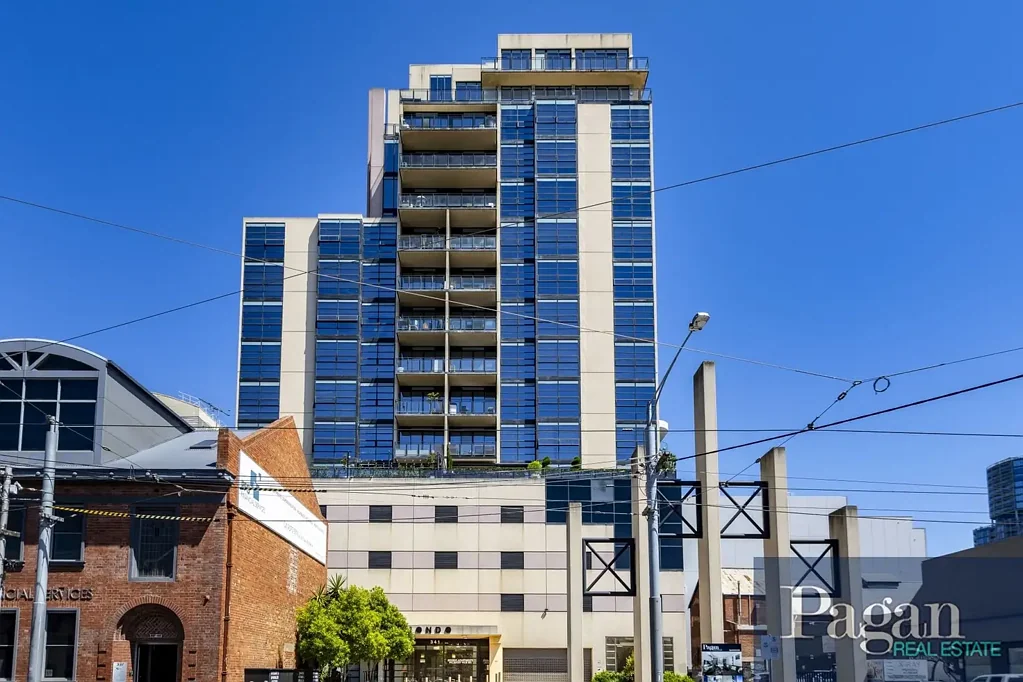 Moonee Ponds 2房 现代明亮厨房 花岗岩台面 SMEG电器 露台美妙 两宽敞卧室 自然光线 全套设施 高端健身房 便利黄金地段。 VACANT MONDO with BEAUTIFUL PRESENTATION