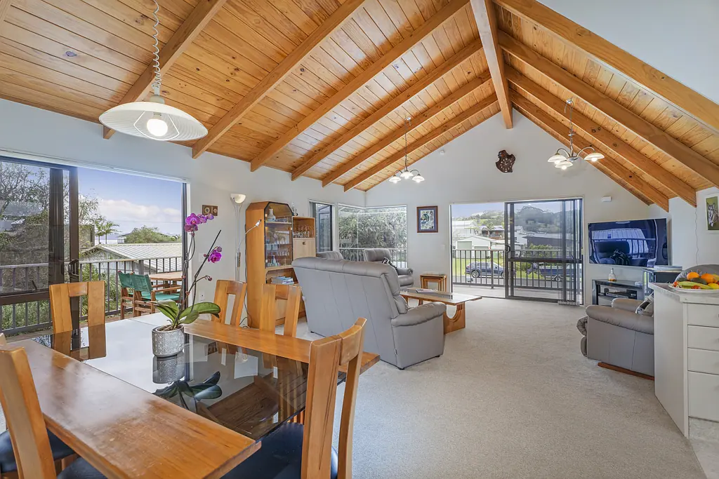 Whitianga 3Kwarto Summers at the beach.  Price reduced!