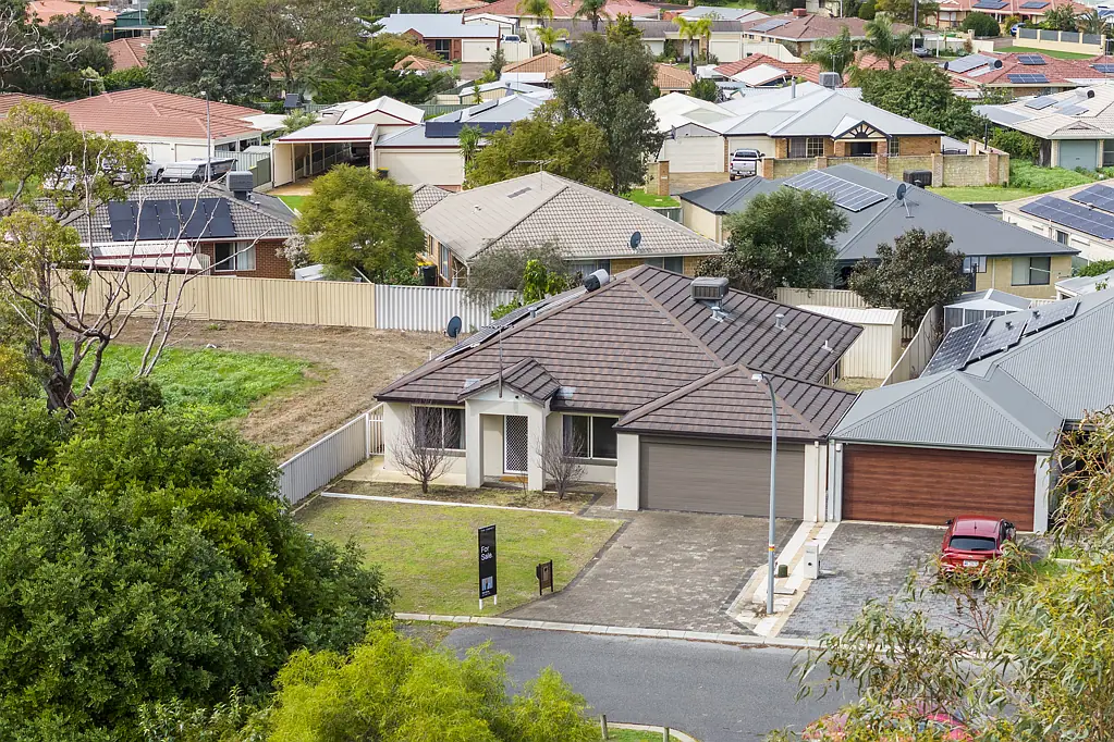 8 Regina Gardens, Greenfields, WA 6210