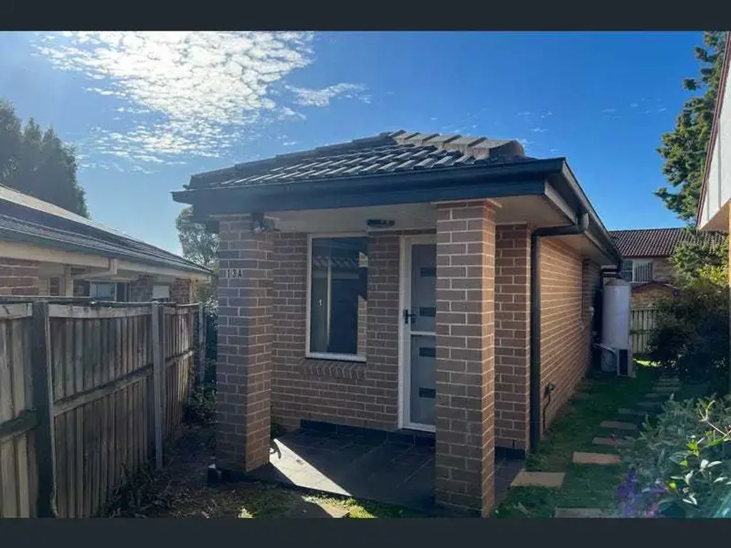 Modern 2 bedroom brick granny flat located in a whisper quiet cul-de-sac, just minutes to schools, shops and transport.