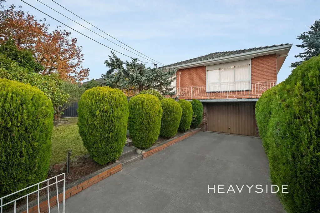 Camberwell 4ห้องนอน Classic 1970's Extra Large Family Home | Enjoy now, Amazing Redevelopment Opportunity with New Zoning