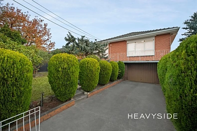 Camberwell 4Habitaciones Classic 1970's Extra Large Family Home | Enjoy now, Amazing Redevelopment Opportunity with New Zoning