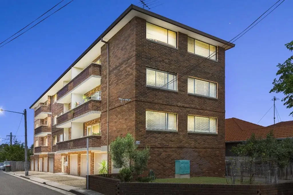 Bright Two-Bedroom Apartment in Prime Location