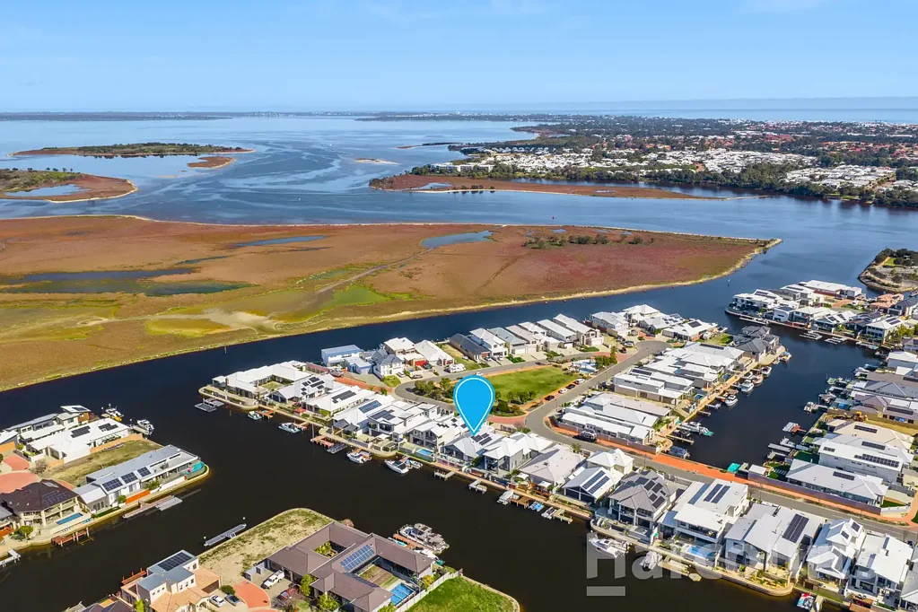 Dudley Park 3 Bedroom East to Water Mandurah Canal Home with Caravan Parking