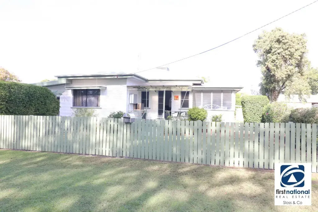 Goondiwindi 3Phòng ngủ Charming Family Home with Endless Potential