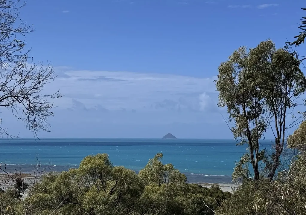Hideaway Bay Land with panoramic ocean views in Hideaway Bay