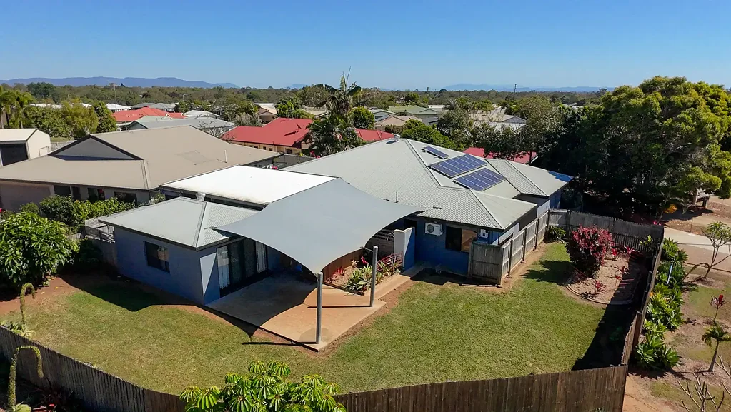 Mareeba 4房  HUGE! Suburban Family Retreat