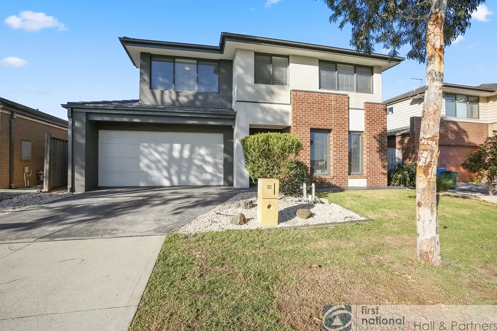 DOUBLE STOREY 4 BEDROOM HOME !