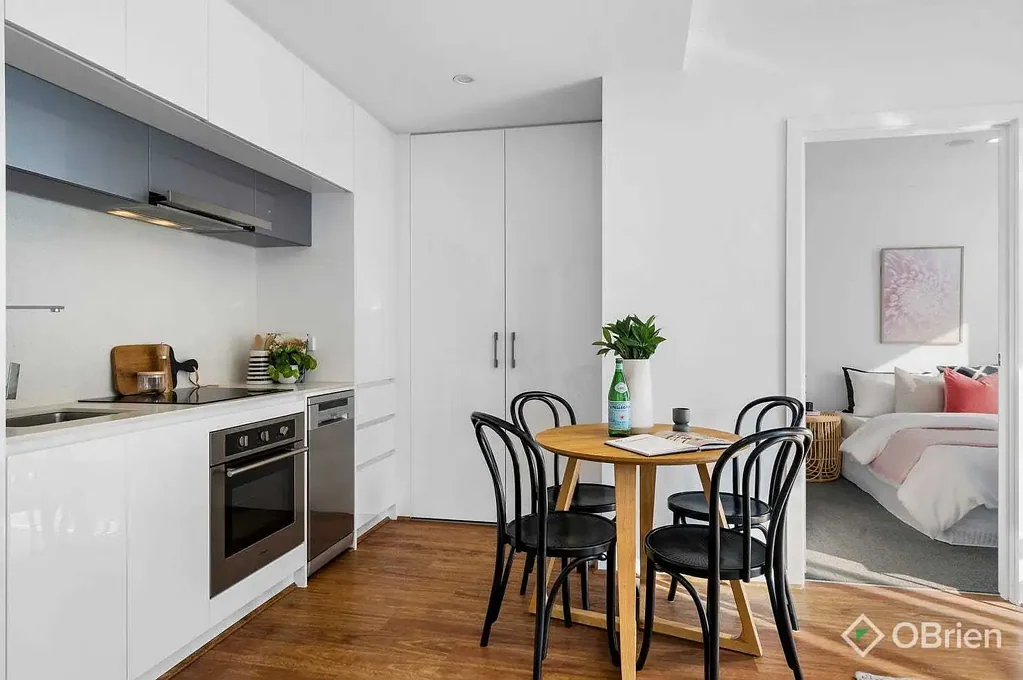 Luxurious Two-Bedroom Apartment in the Heart of Oakleigh