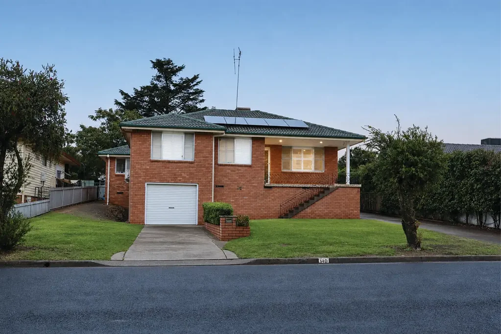 Parkes 4Phòng ngủ Elevated Family Living in a Highly Sought-After Location