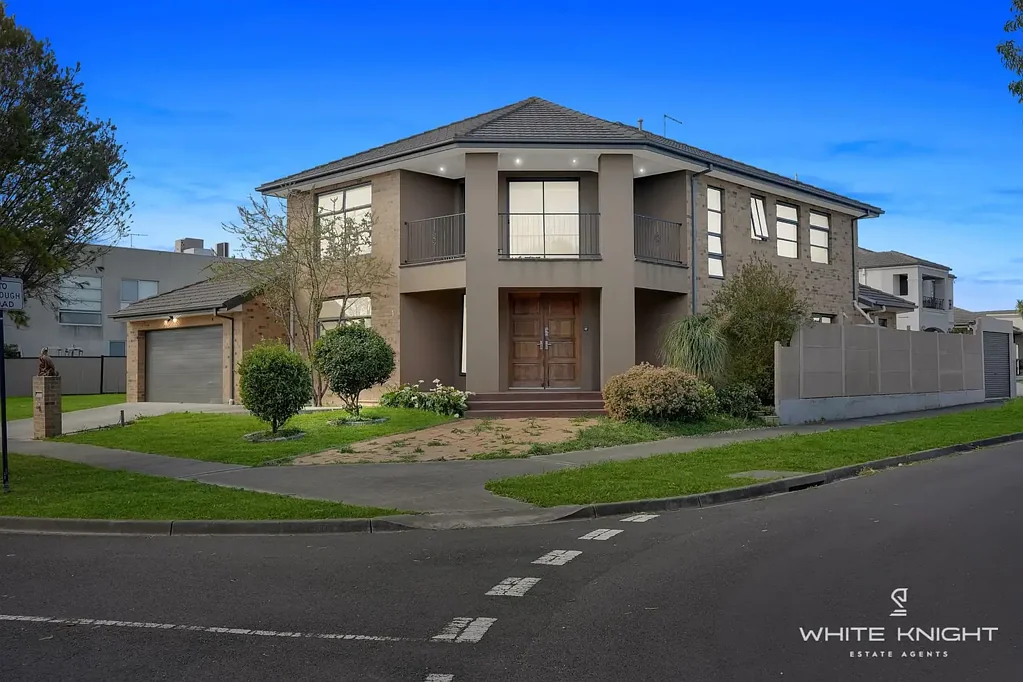 Cairnlea 5 Bedroom Luxurious Family Home on Prestigious Corner Block