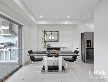 26 Sturt Avenue, Georges Hall, South Western Suburbs, 5 chambres, 2 salles de bain, Apartment