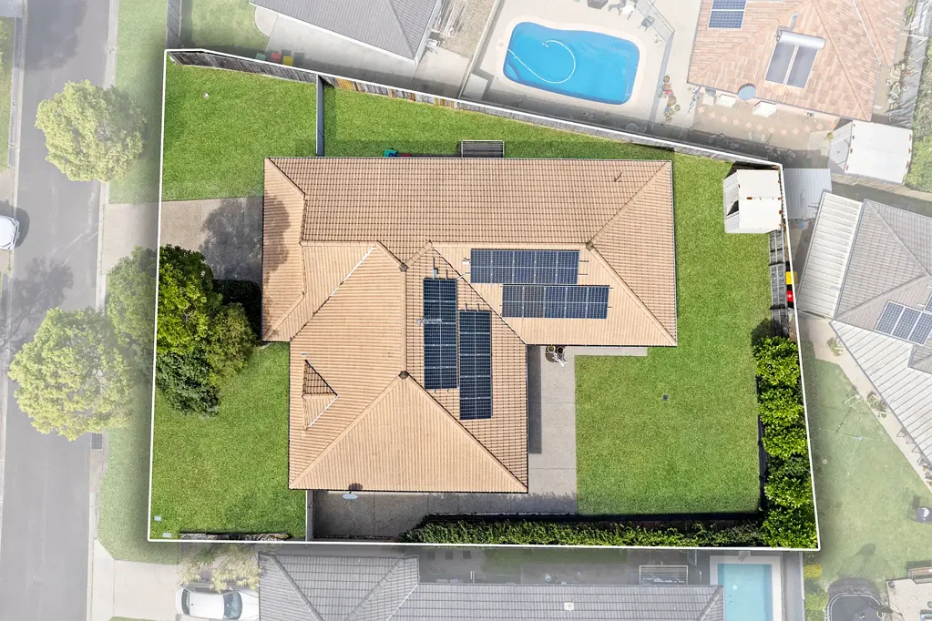 Caloundra West 4Kwarto Peaceful Family Haven on a Large 736m² Block with Dual Side Access - Right in the Heart of Caloundra