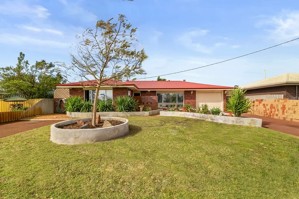 Carey Park 4房  GUIDING $700,000's