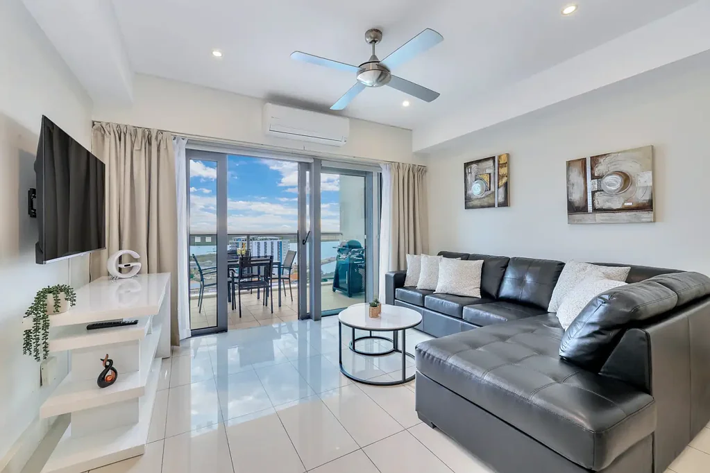 Executive 2BR/2Bath CBD Apartment - Harbour Views, Pool & Gym