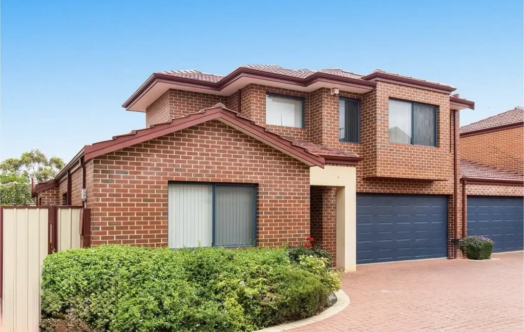 Rivervale 3 Bedroom Spacious and well presented with downstairs accomodation