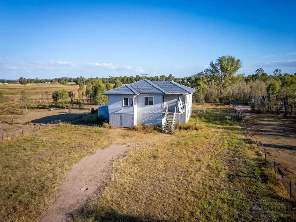 Mount Tarampa 3房  CHARMING HIGH-SET HOME IN MOUNT TARAMPA ON 10.18 ACRES, AMPLE STORAGE & SPACE TO GROW