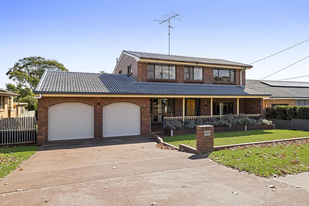Rangeville 3Habitaciones Generous Two-Storey Home in Blue-Chip Rangeville