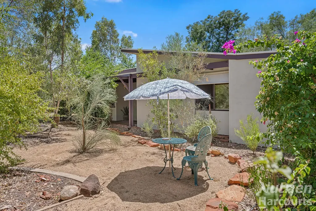 East Side 4Zimmer Charm, Versatility and Tranquility!