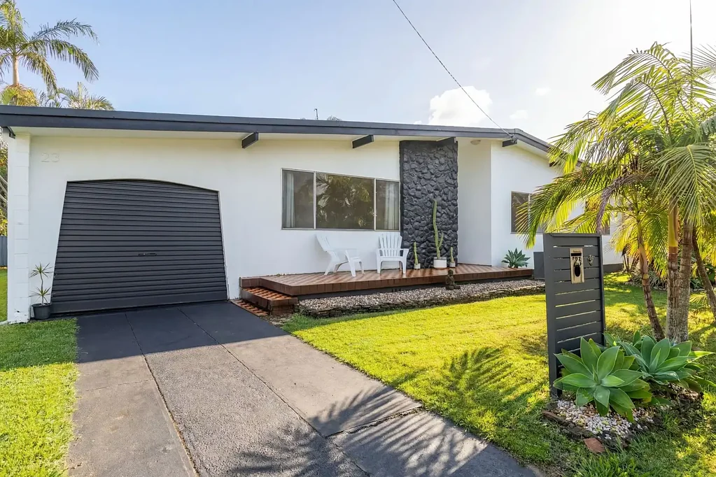 Ballina 3 Bedroom Mid century modern beauty in the heart of Ballina