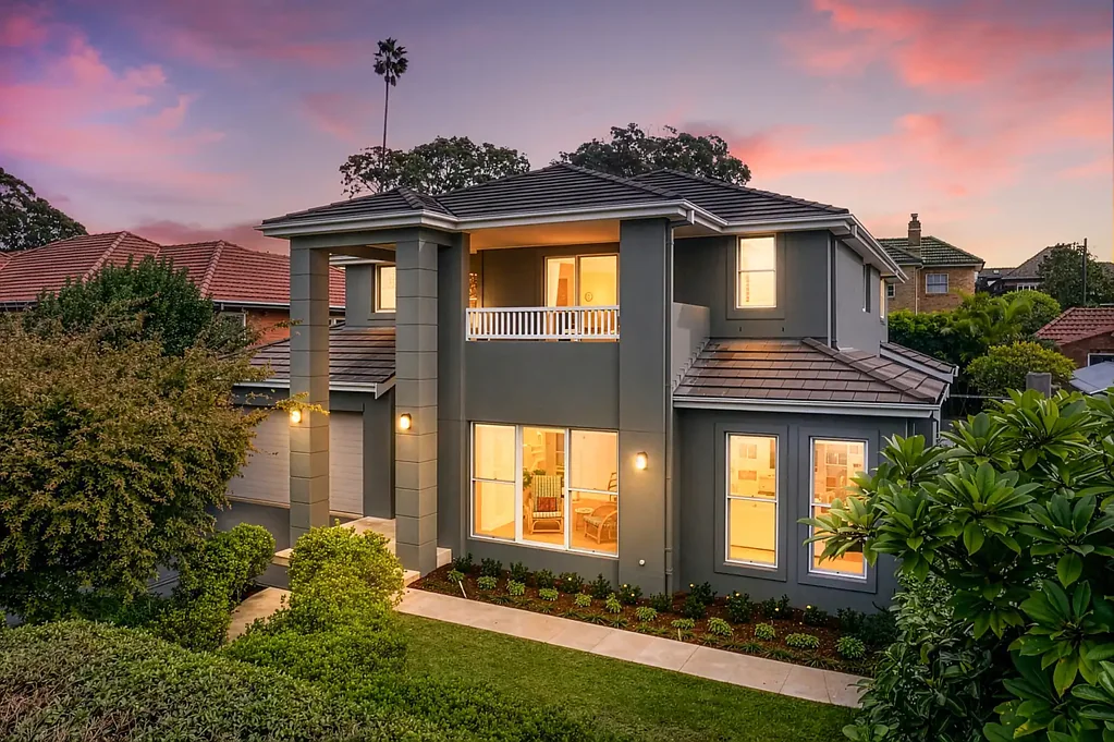 Balgowlah 4房 豪华多户型 603㎡平缓地块 东北向海湾海景 私密度假村花园 Miele厨电 电梯连接 双车位车库 太阳能电池组 Resort-like family paradise