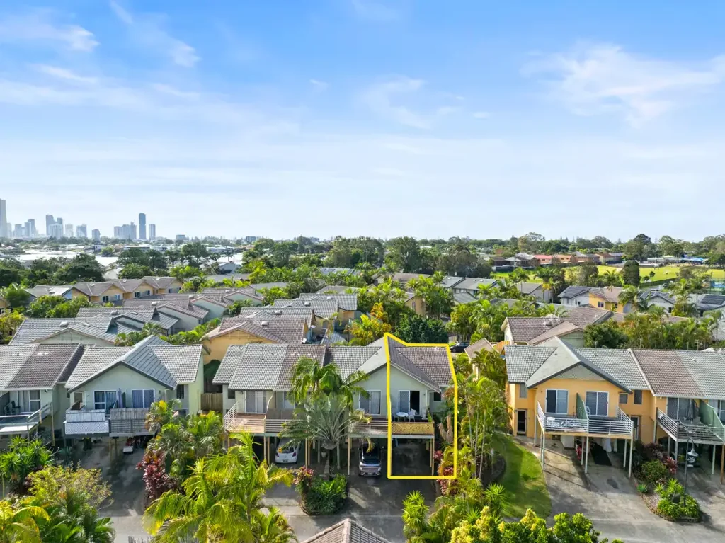 Mermaid Waters 2chambre COASTAL LIVING WITH SPACE, POTENTIAL & LIFESTYLE