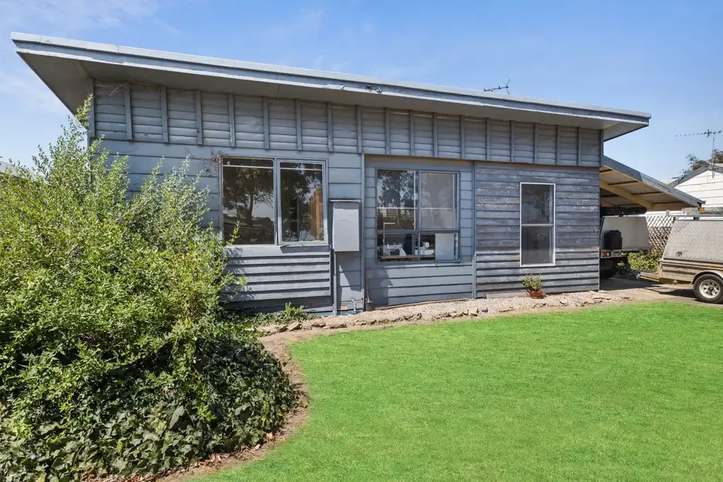 Torquay 3chambre STRATEGICALLY POSITIONED PROPERTY OFFERING DIVERSE OPPORTUNITIES!!