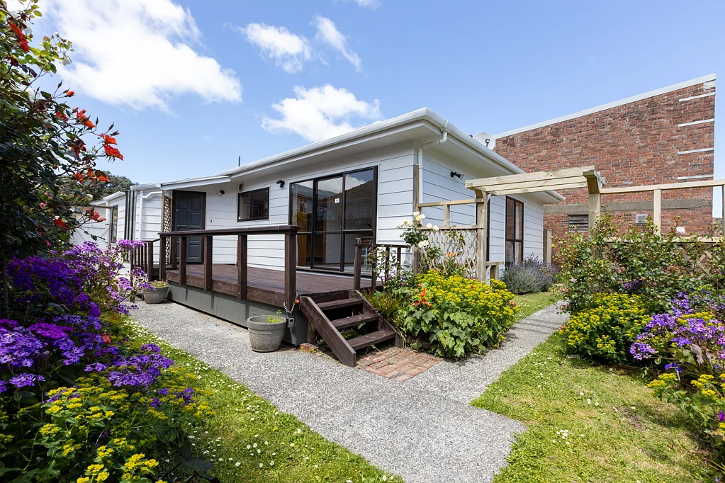2/184 The Parade, Island Bay, Wellington