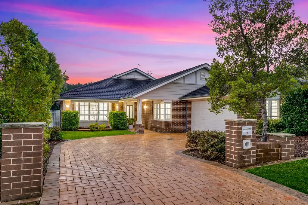 North Kellyville 4 Bedroom Stylish & Spacious Family Retreat