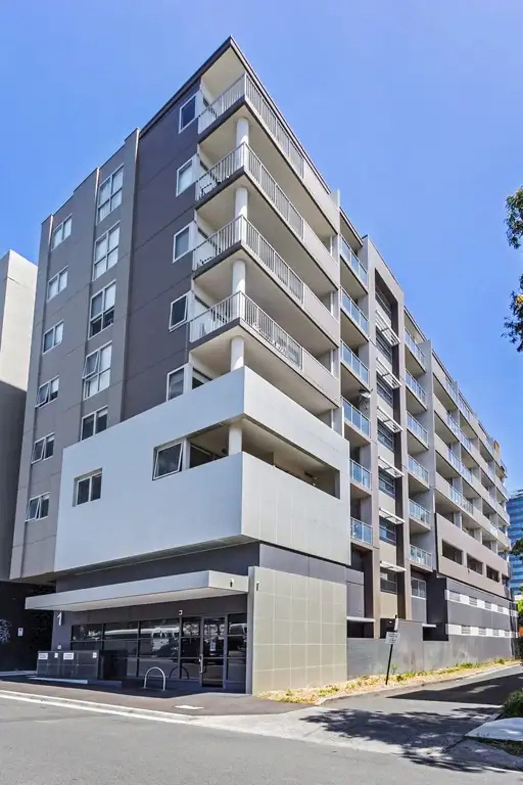 FULLY FURNISHED IMMACULATE APARTMENT IN BOX HILL