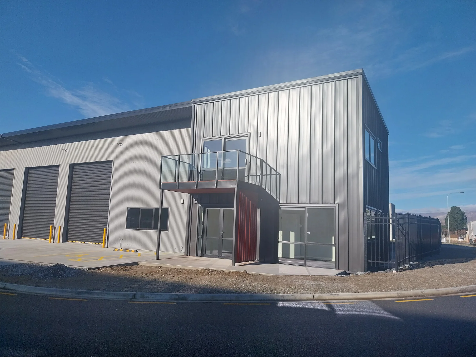 Cromwell  Warehouse, Office & Accommodation