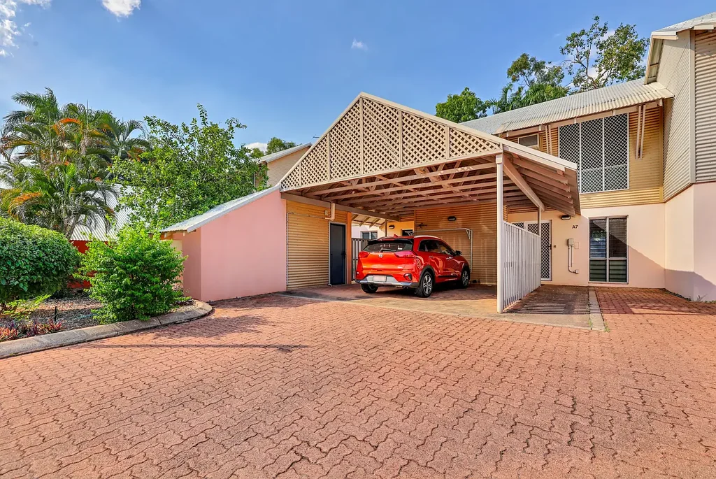 Driver 3房  Driver Townhouse - $550pw Return