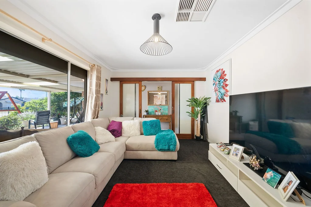 Maddington 5 Bedroom Stunning 5-Bedroom Retreat with Pool, Granny Flat, and Prime Location
