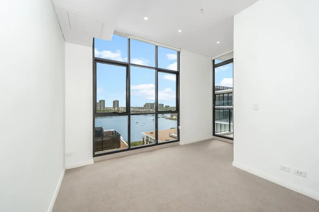 Bright & Spacious Two Bedroom Apartment with stunning views