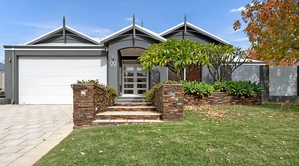 Darch 4房  Under Offer... Luxurious Family Living with a Holiday Feel Overlooking Belvoir Park