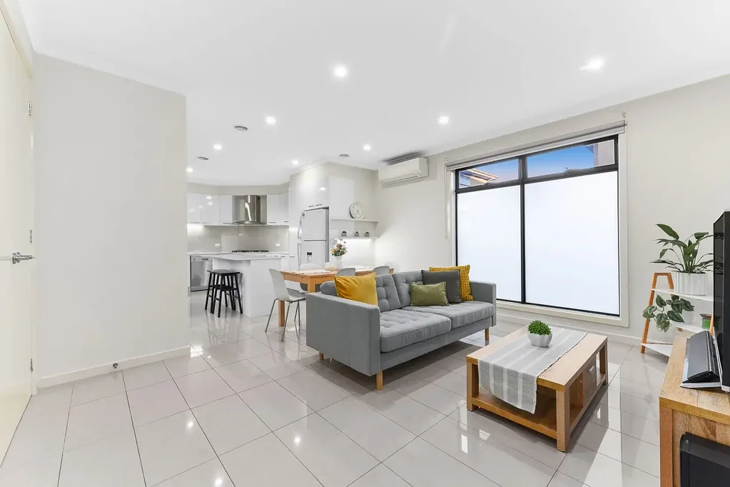 Noble Park 3部屋 The Brief: Contemporary townhouse living with modern style and space