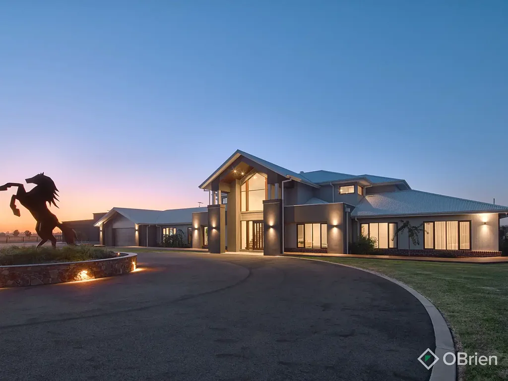 Longwarry 5 Slaapkamer ELITE EQUESTRIAN EXCELLENCE – JUST A TROT AWAY!