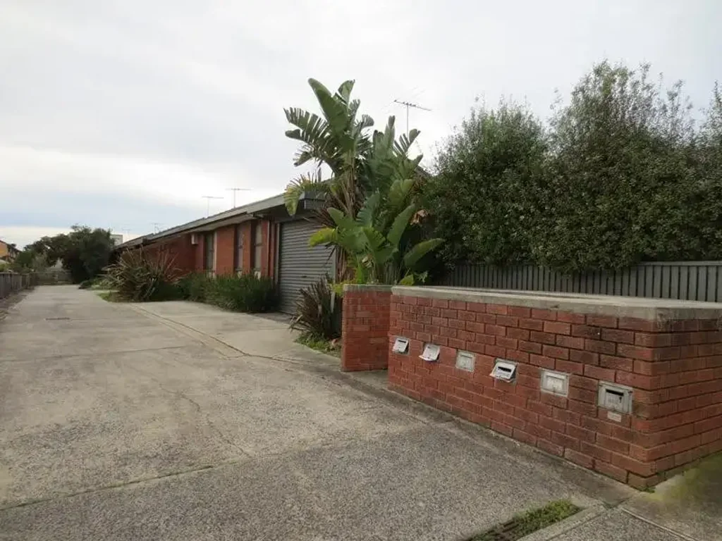 TWO BEDROOM UNIT WITH COURTYARD