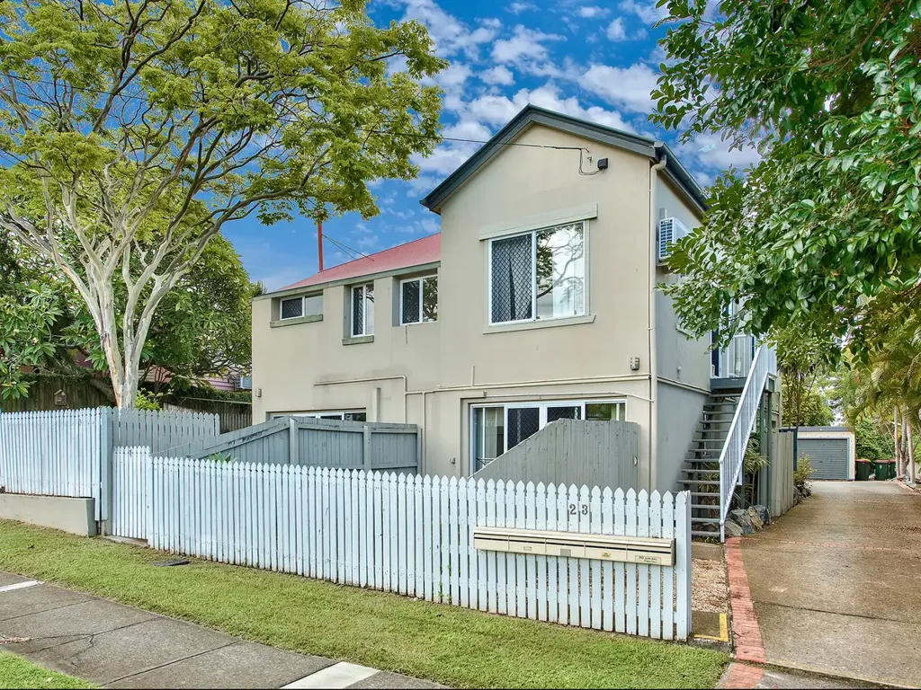 LOW MAINTENANCE, INNER CITY LIVING AT ITS BEST !