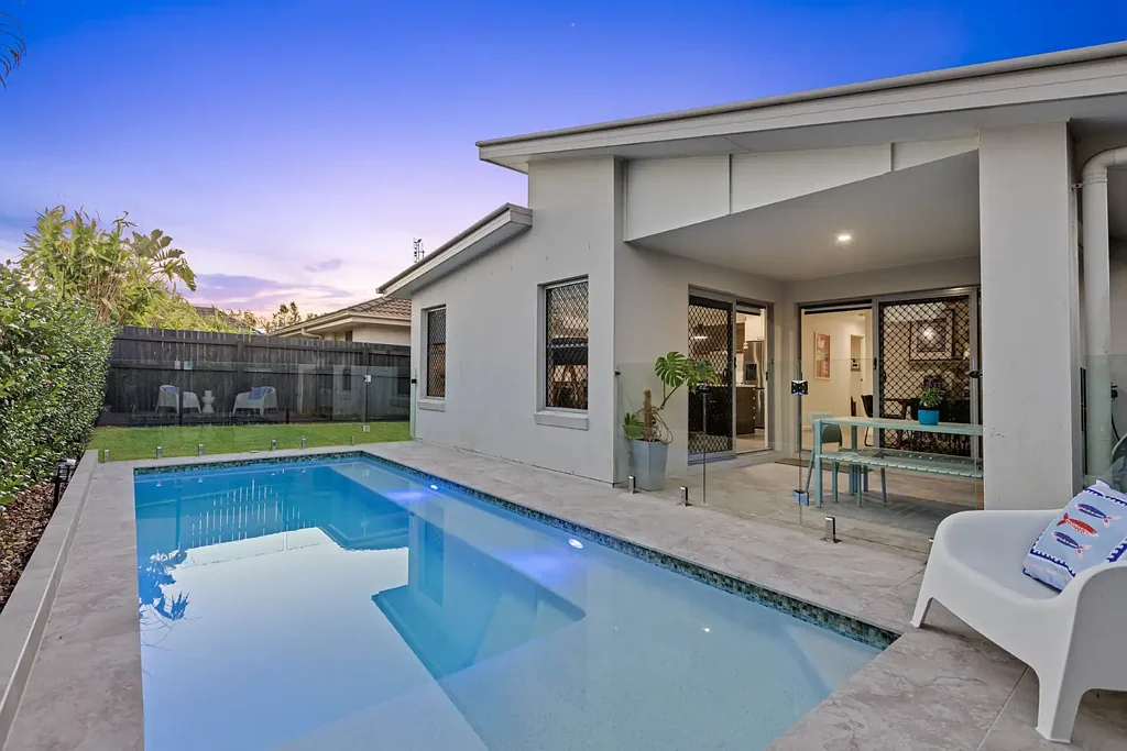 Mountain Creek 4ห้องนอน Comfort, Convenience and Poolside Living in Brightwater