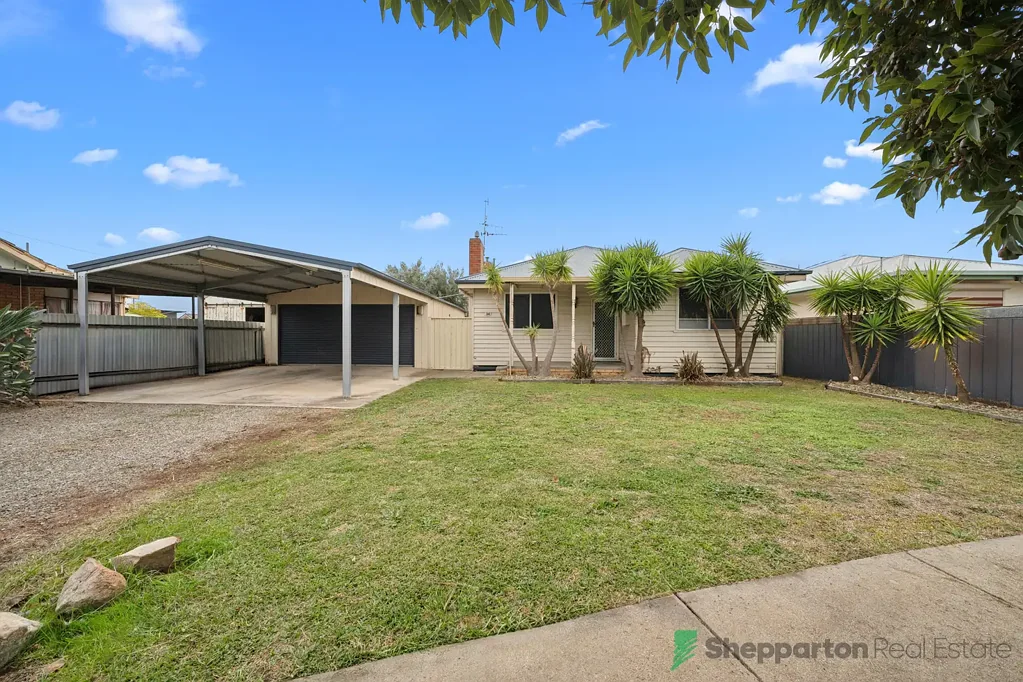 Shepparton 3房  Charming, Updated & Ready to Enjoy!
