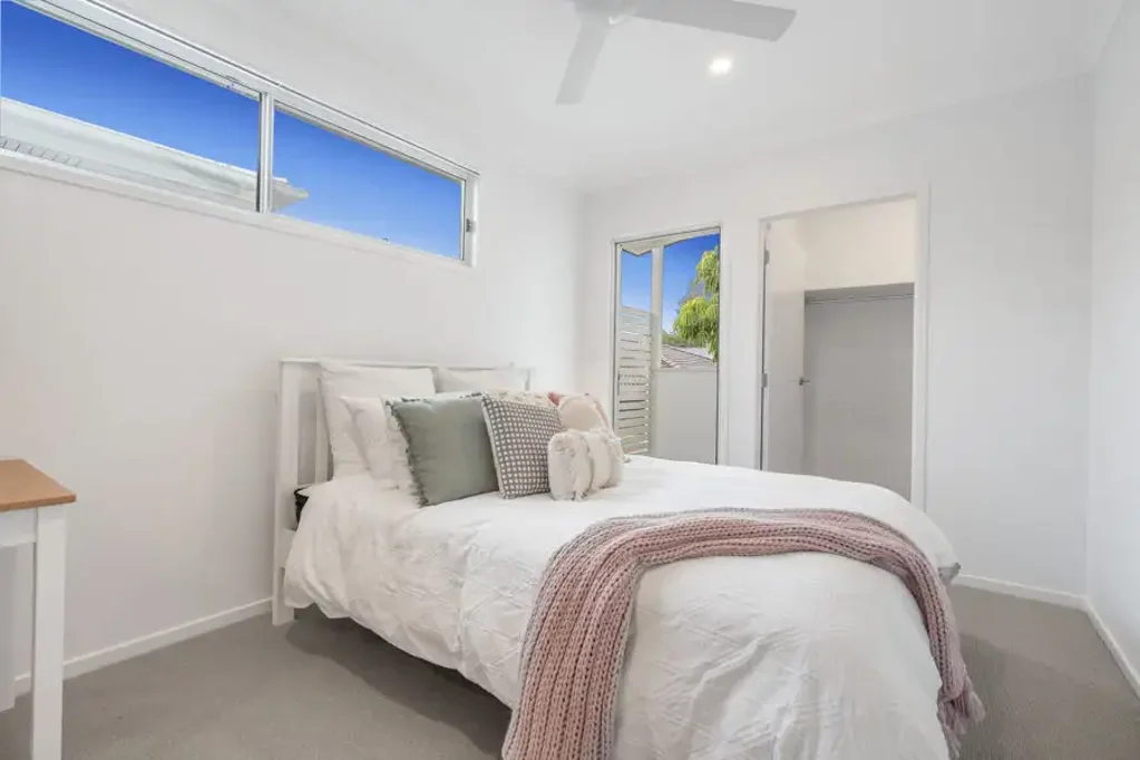 PRIVATE UPSTAIRS STUDIO APARTMENT