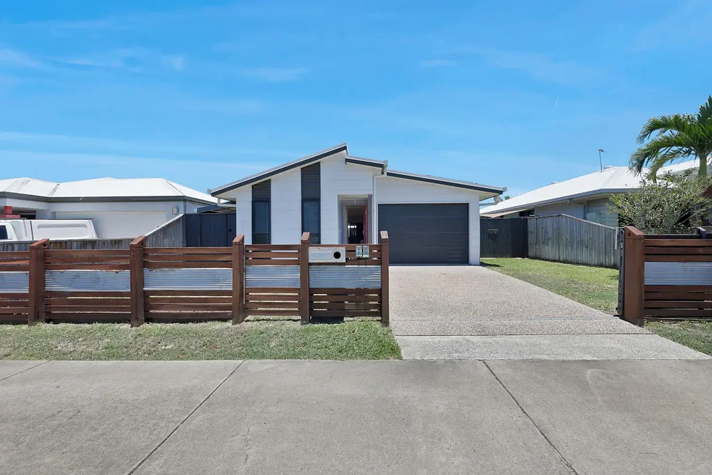 16 Montgomery Street, Rural View, QLD 4740