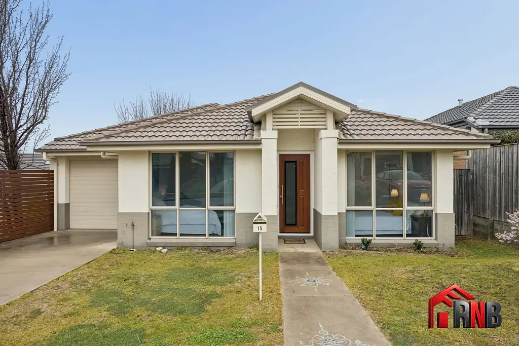 Bonner 3ห้องนอน Welcome to 15 Elia Ware Crescent, Bonner a beautifully presented three-bedroom home offering low-maintenance living