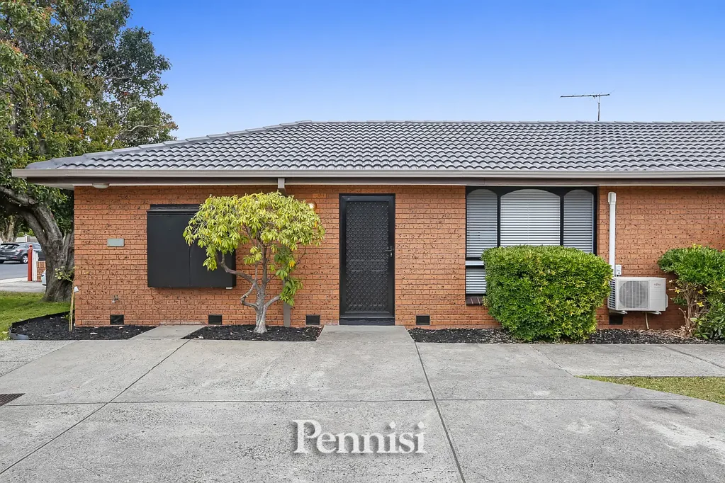 FOR LEASE BY PENNISI