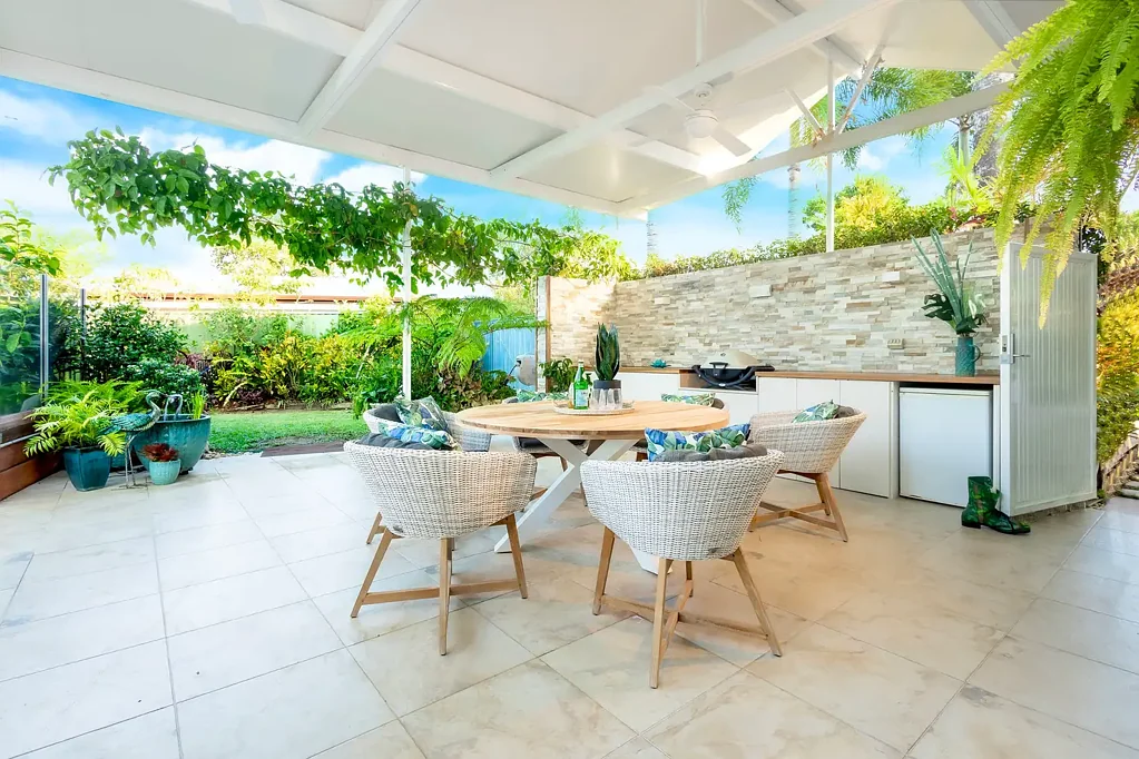 4 Thetford Close, Clifton Beach, QLD 4879