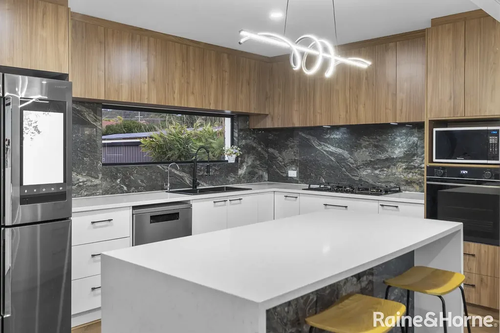 Springwood 5部屋 Fully Renovated Master Class with Dual/Triple Living Opportunity..