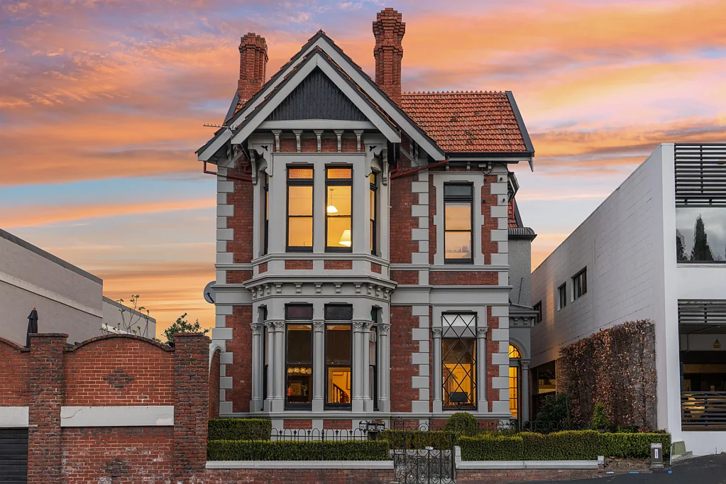 Dunedin Central 7房  Timeless architecture, two titles, triple income